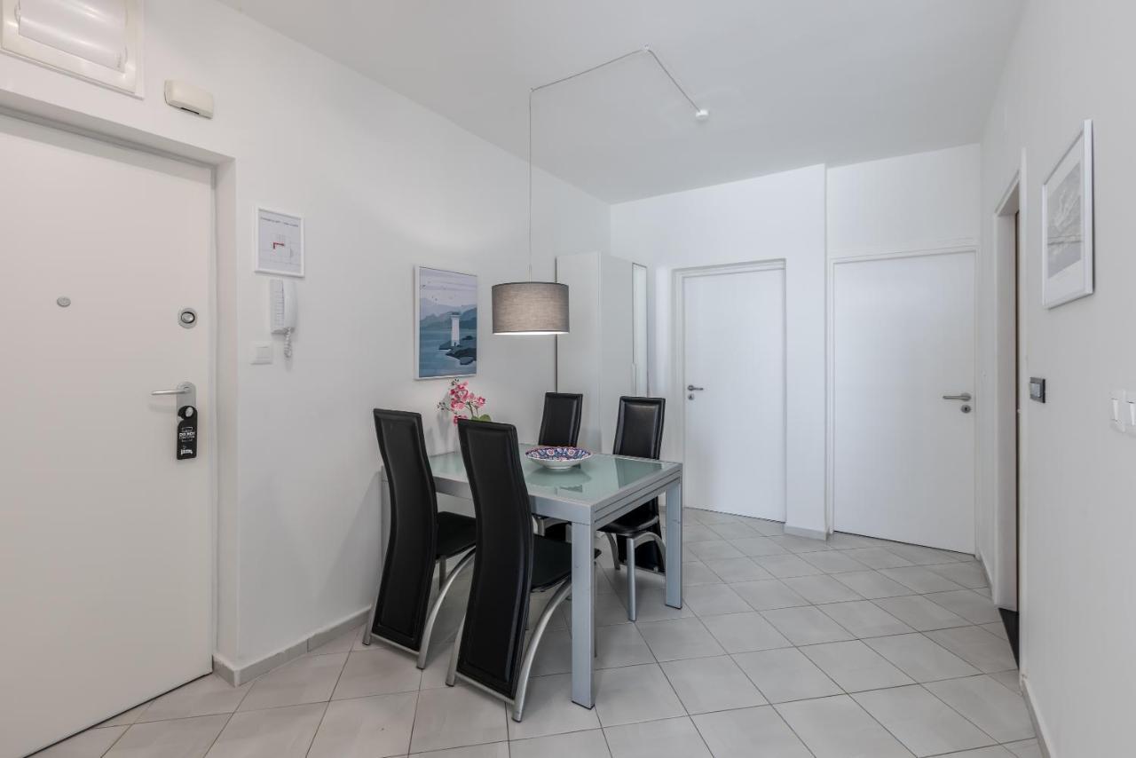 Sundowners Apartment, 52Qm, Double & Single Bed, 10 Min From Old Town Of ספליט מראה חיצוני תמונה