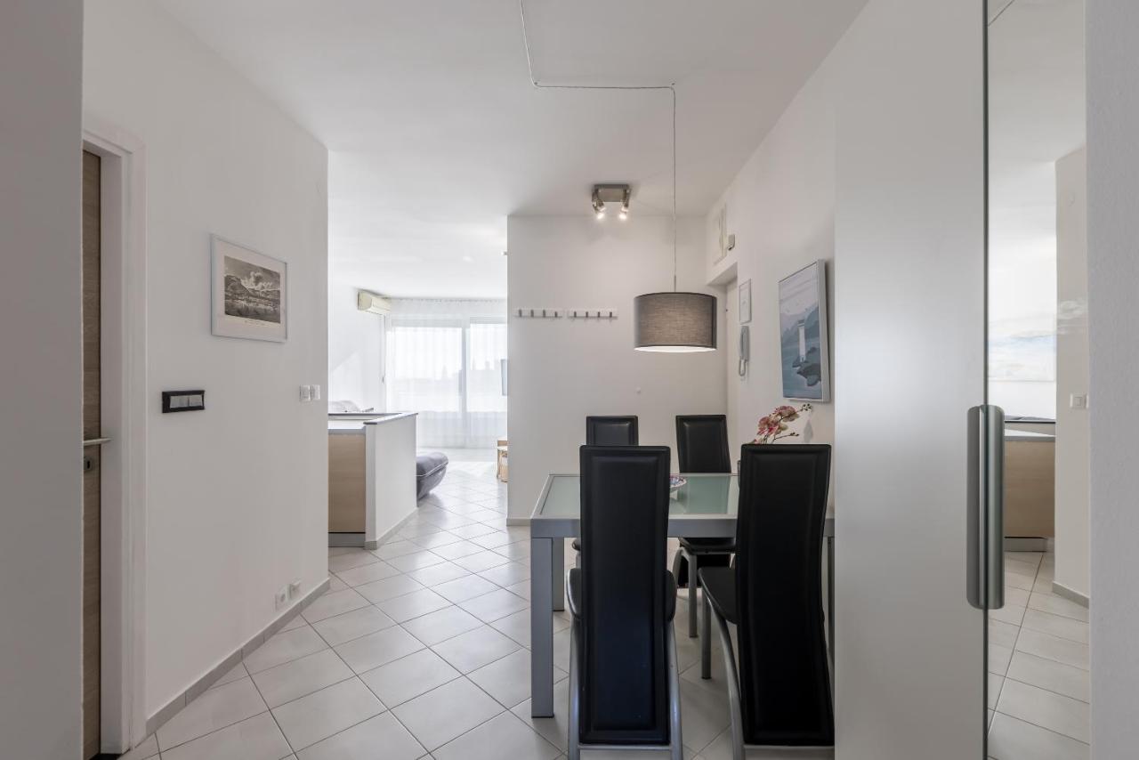 Sundowners Apartment, 52Qm, Double & Single Bed, 10 Min From Old Town Of ספליט מראה חיצוני תמונה