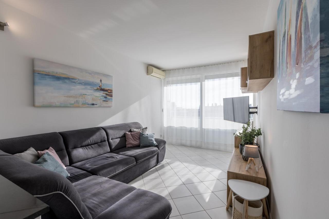 Sundowners Apartment, 52Qm, Double & Single Bed, 10 Min From Old Town Of ספליט מראה חיצוני תמונה