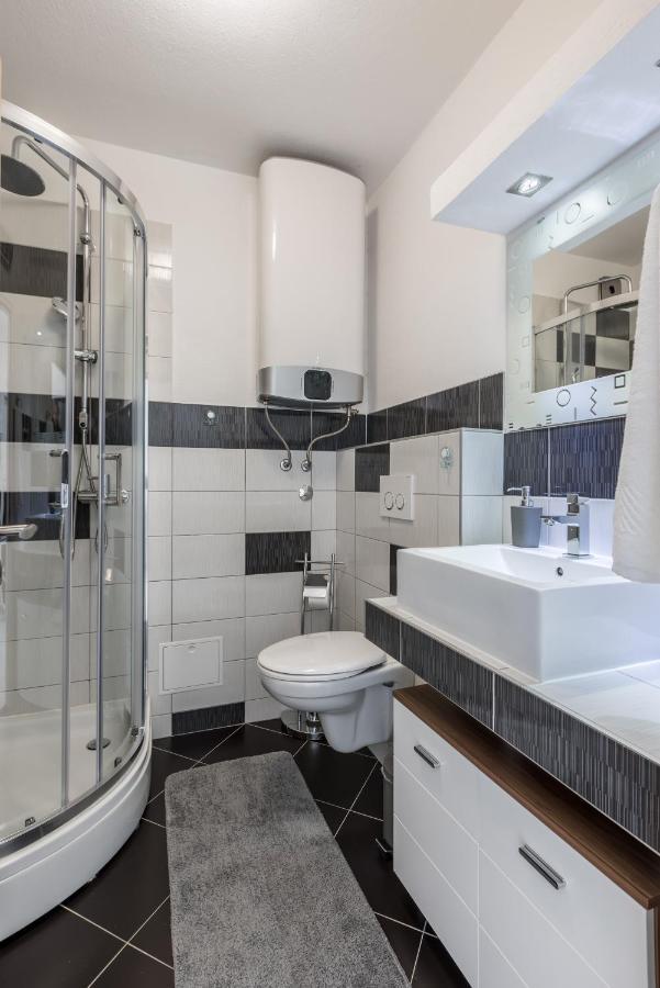 Sundowners Apartment, 52Qm, Double & Single Bed, 10 Min From Old Town Of ספליט מראה חיצוני תמונה