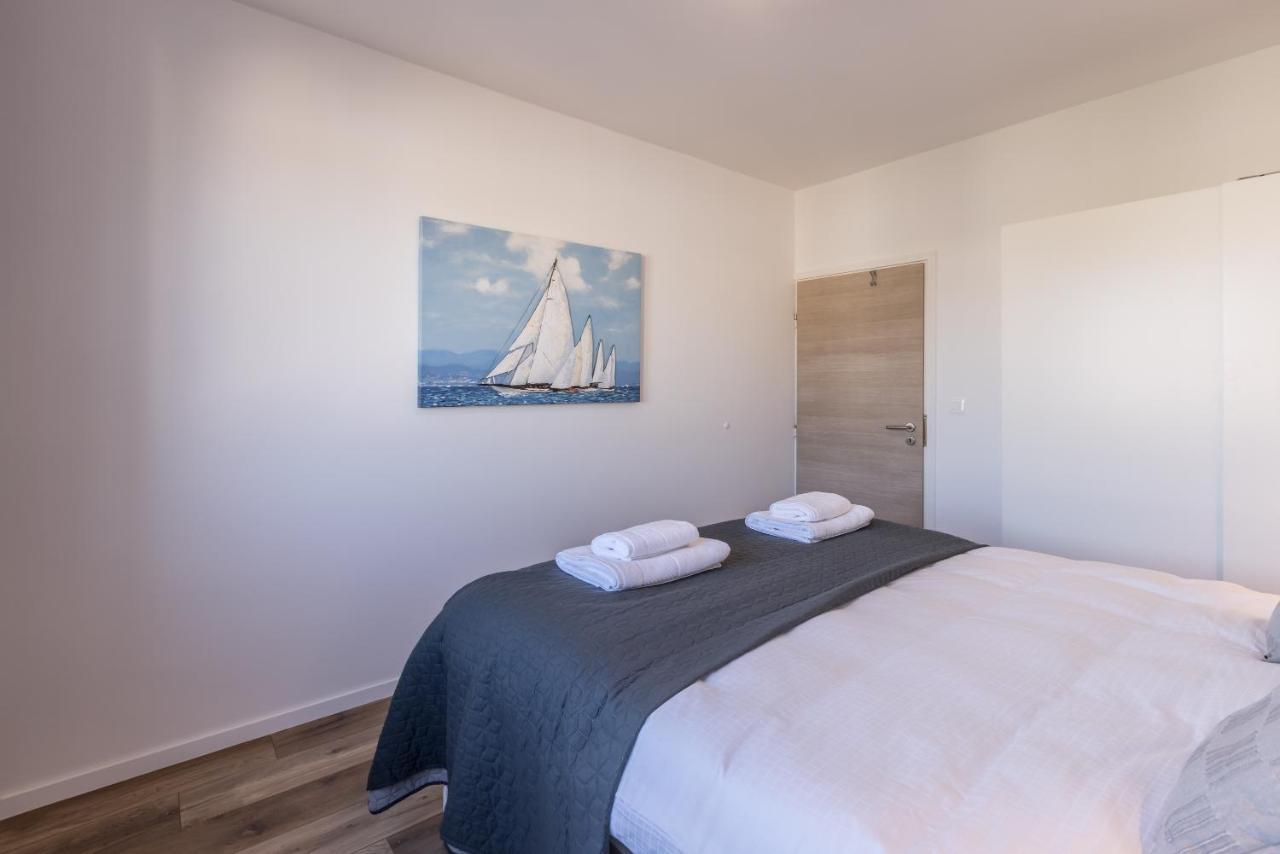 Sundowners Apartment, 52Qm, Double & Single Bed, 10 Min From Old Town Of ספליט מראה חיצוני תמונה