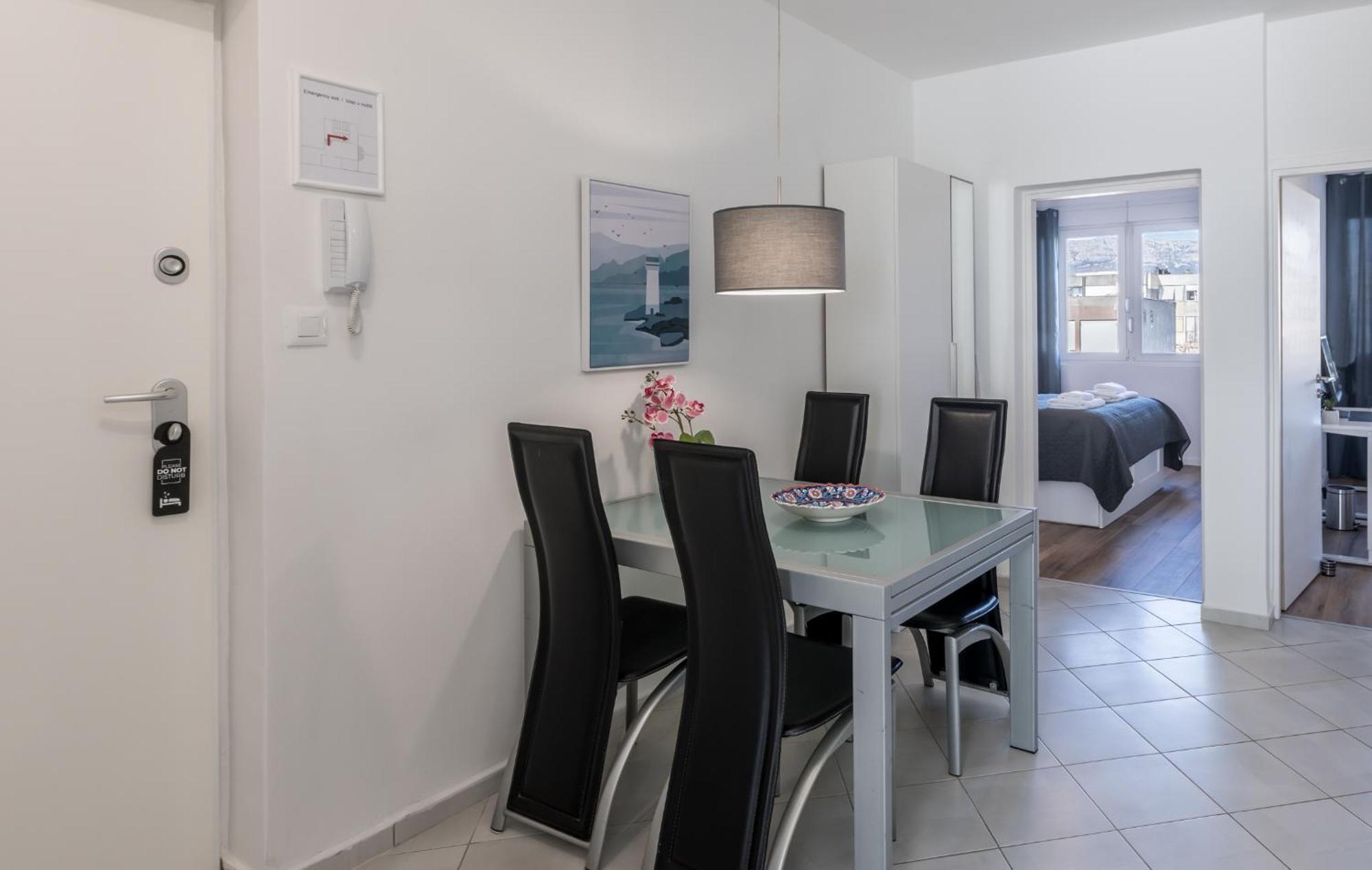 Sundowners Apartment, 52Qm, Double & Single Bed, 10 Min From Old Town Of ספליט מראה חיצוני תמונה